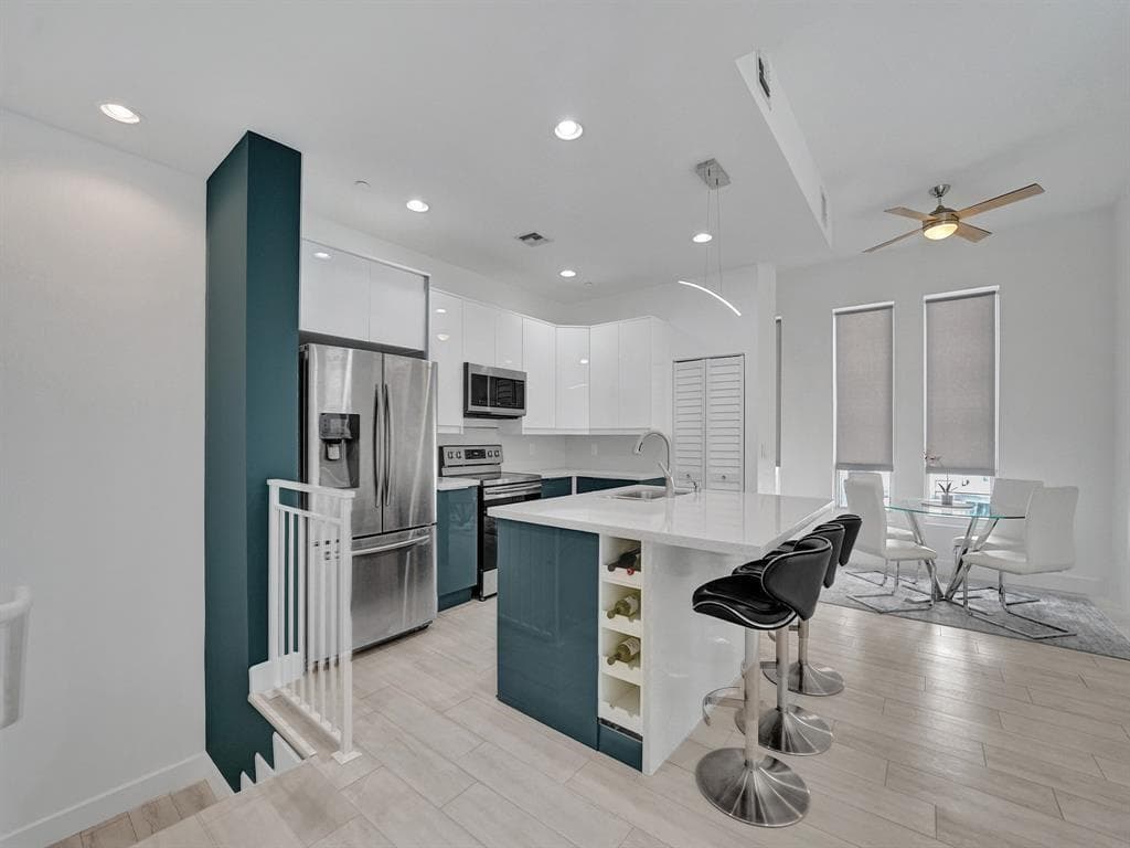 703 SE 16th Court, Fort Lauderdale, FL 33316 photo 4