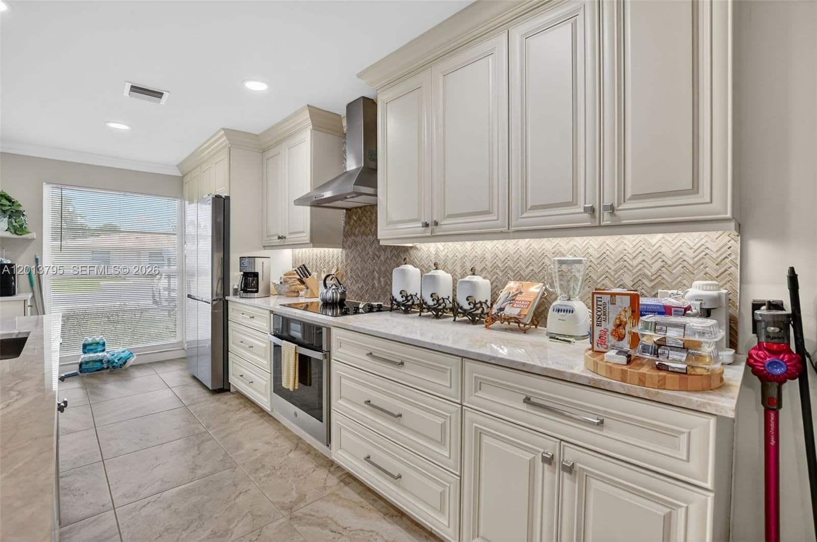 8749 Belle Aire Dr, Boca Raton, FL 33433 photo 3