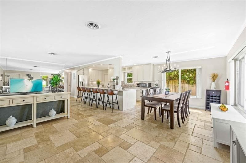 332 NW 26th Court, Wilton Manors, FL 33311 photo 2