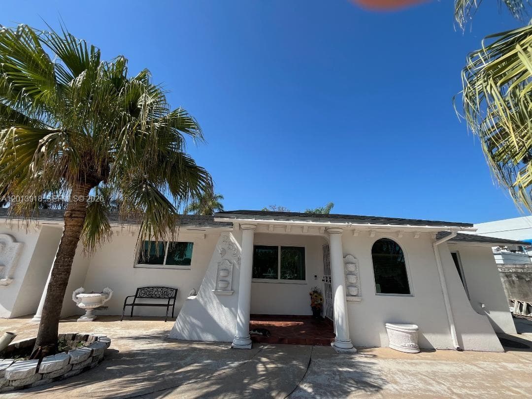 2525 SW 107th Ct, Miami, FL 33165 photo 2