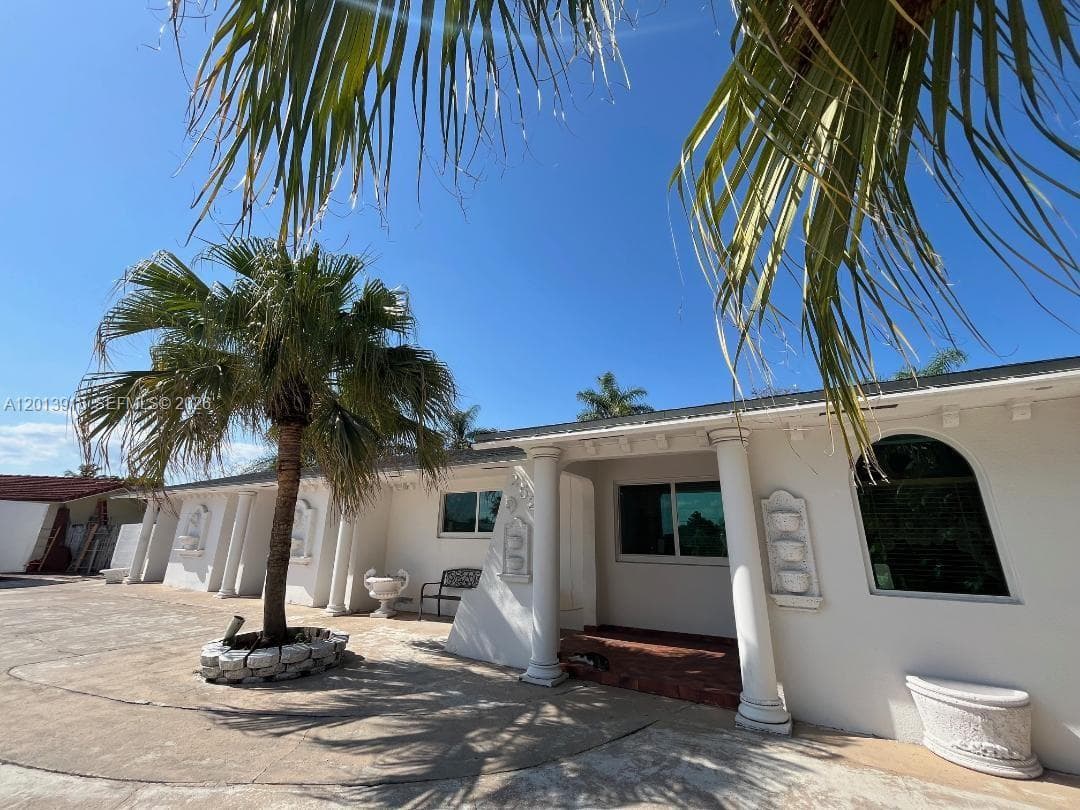 2525 SW 107th Ct, Miami, FL 33165 photo 3