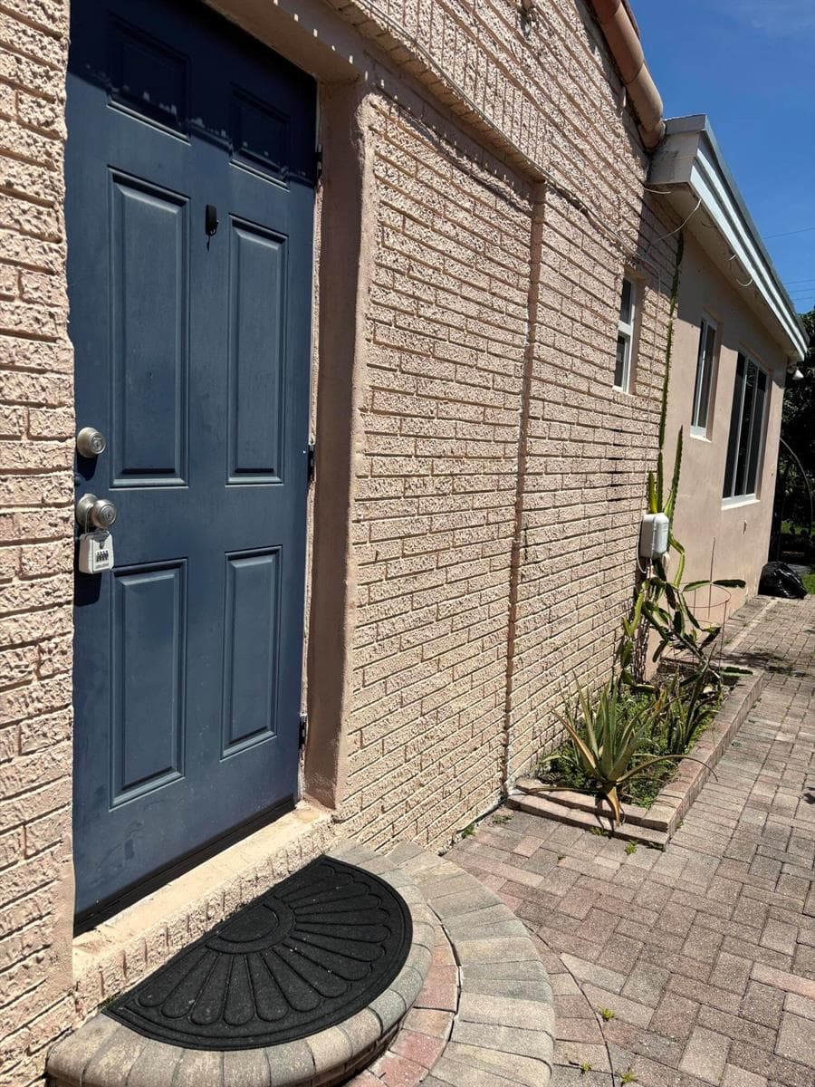 1418 Wiley Street, Hollywood, FL 33020 photo 2