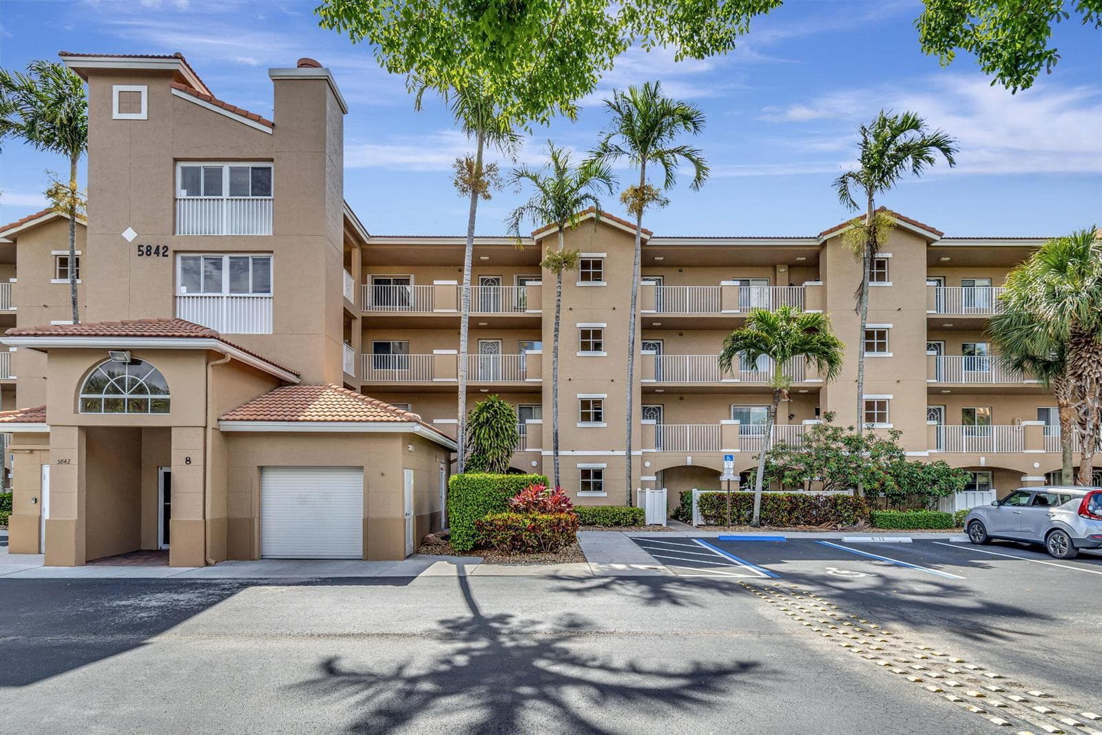 5842 Crystal Shores Drive # 105, Boynton Beach, FL 33437 photo 2