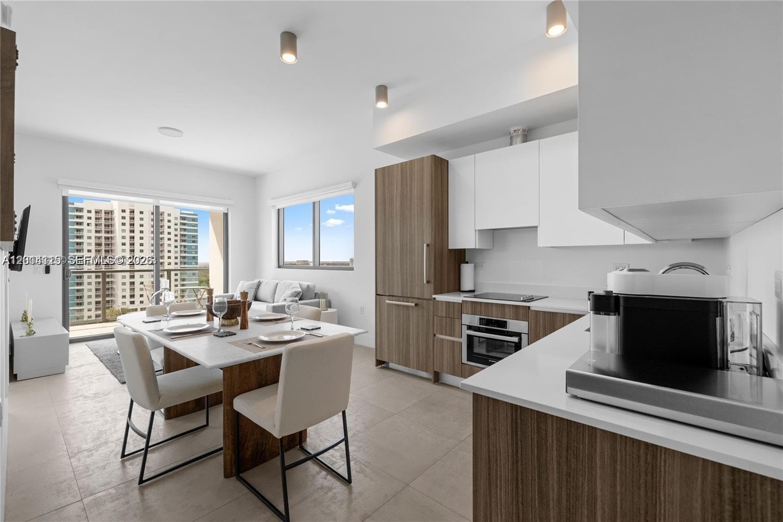 239 SW 9th St # 1502, Miami, FL 33130 photo 4