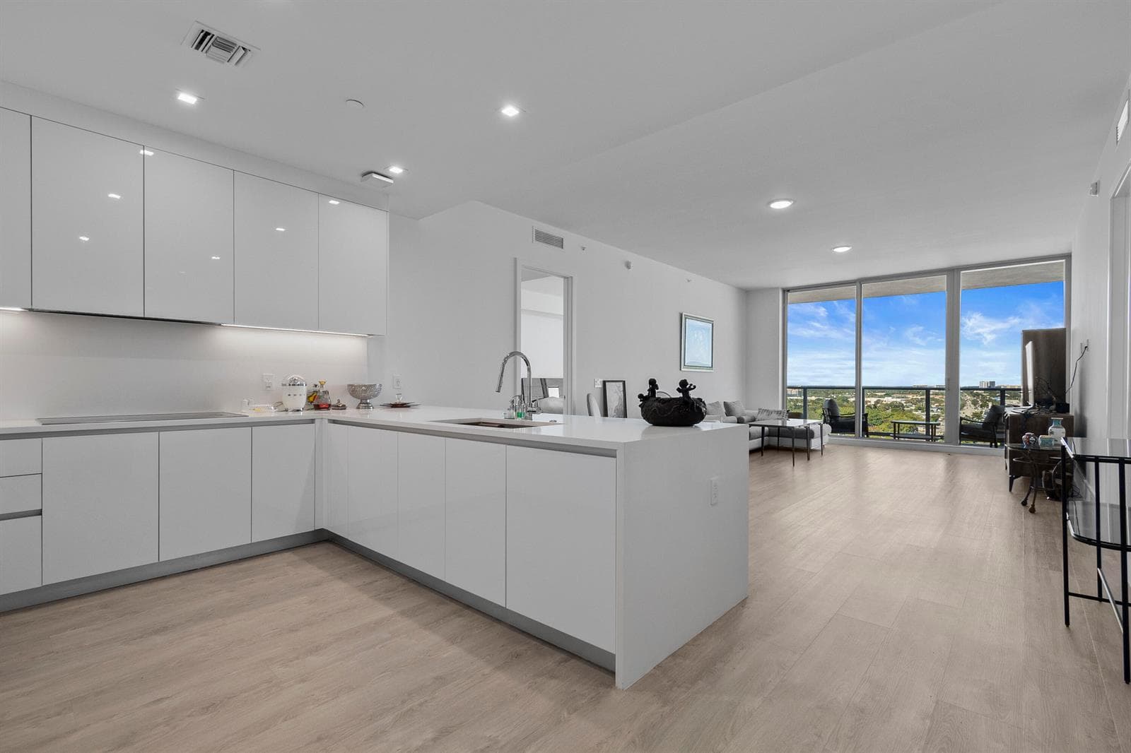 220 Lake Shore Drive # 1913, Lake Park, FL 33403