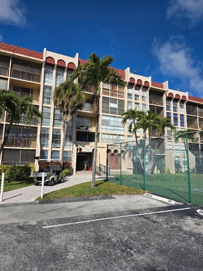 2001 Atlantic Shores Blvd # 104, Hallandale Beach, FL 33009 photo 2