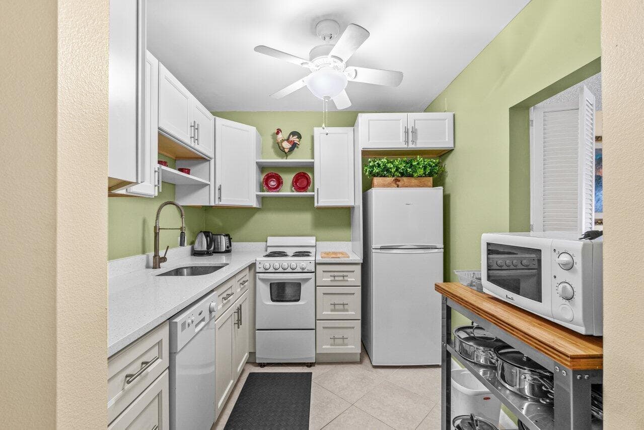 68 Suffolk B # 68, Boca Raton, FL 33434 photo 3