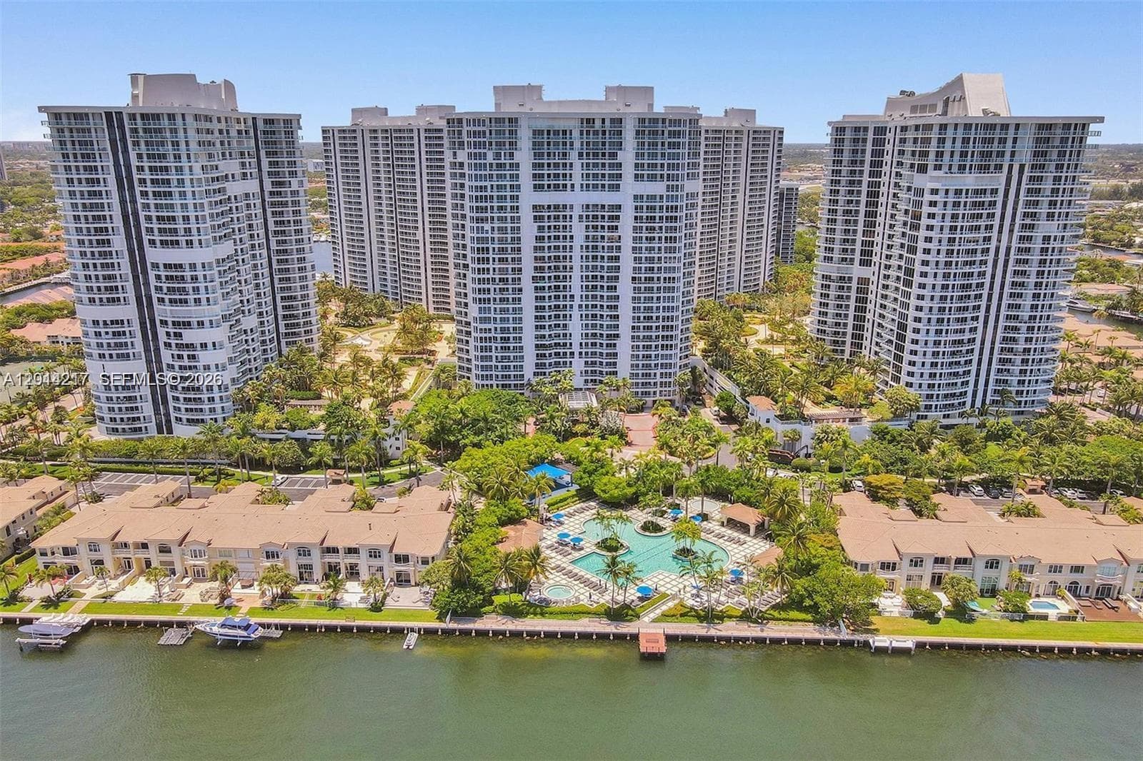 21050 Point Pl # 302, Aventura, FL 33180 photo 2