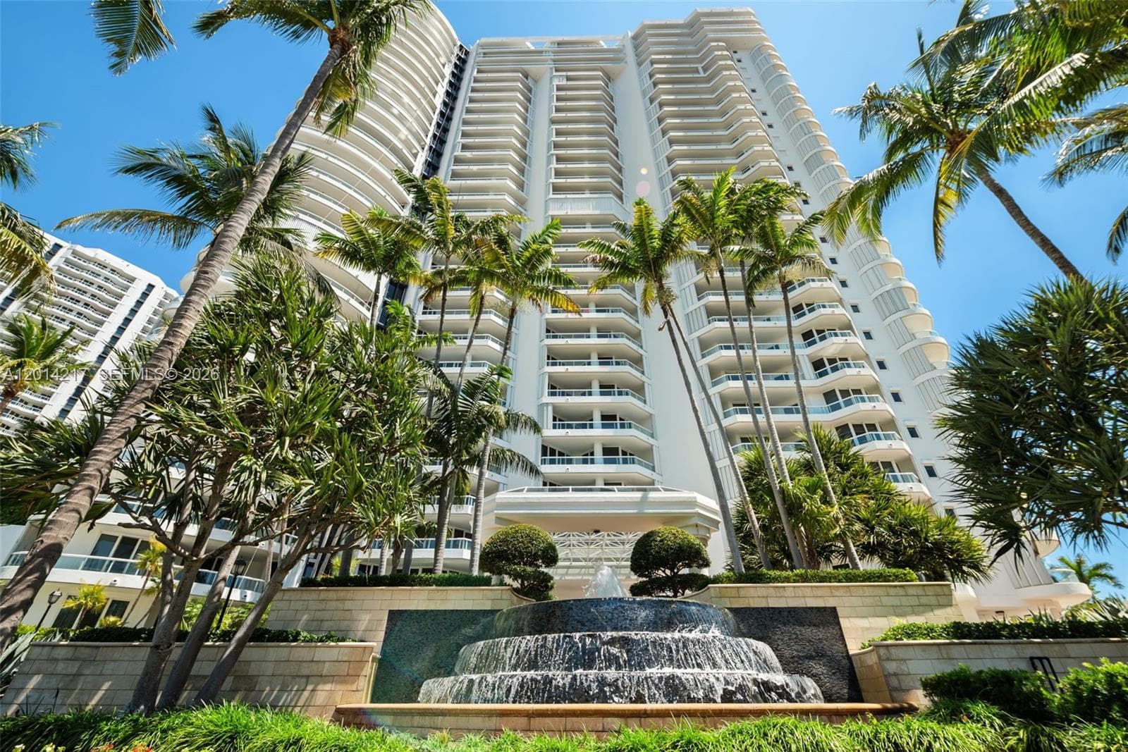 21050 Point Pl # 302, Aventura, FL 33180