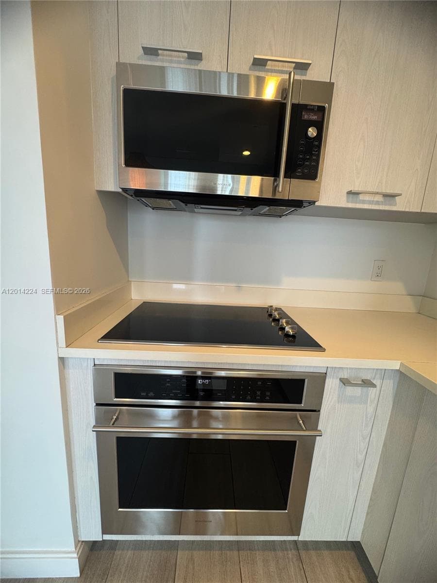45 SW 9th St # 1104, Miami, FL 33130 photo 3