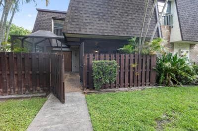2561 NW 99th Avenue, Coral Springs, FL 33065 photo 2