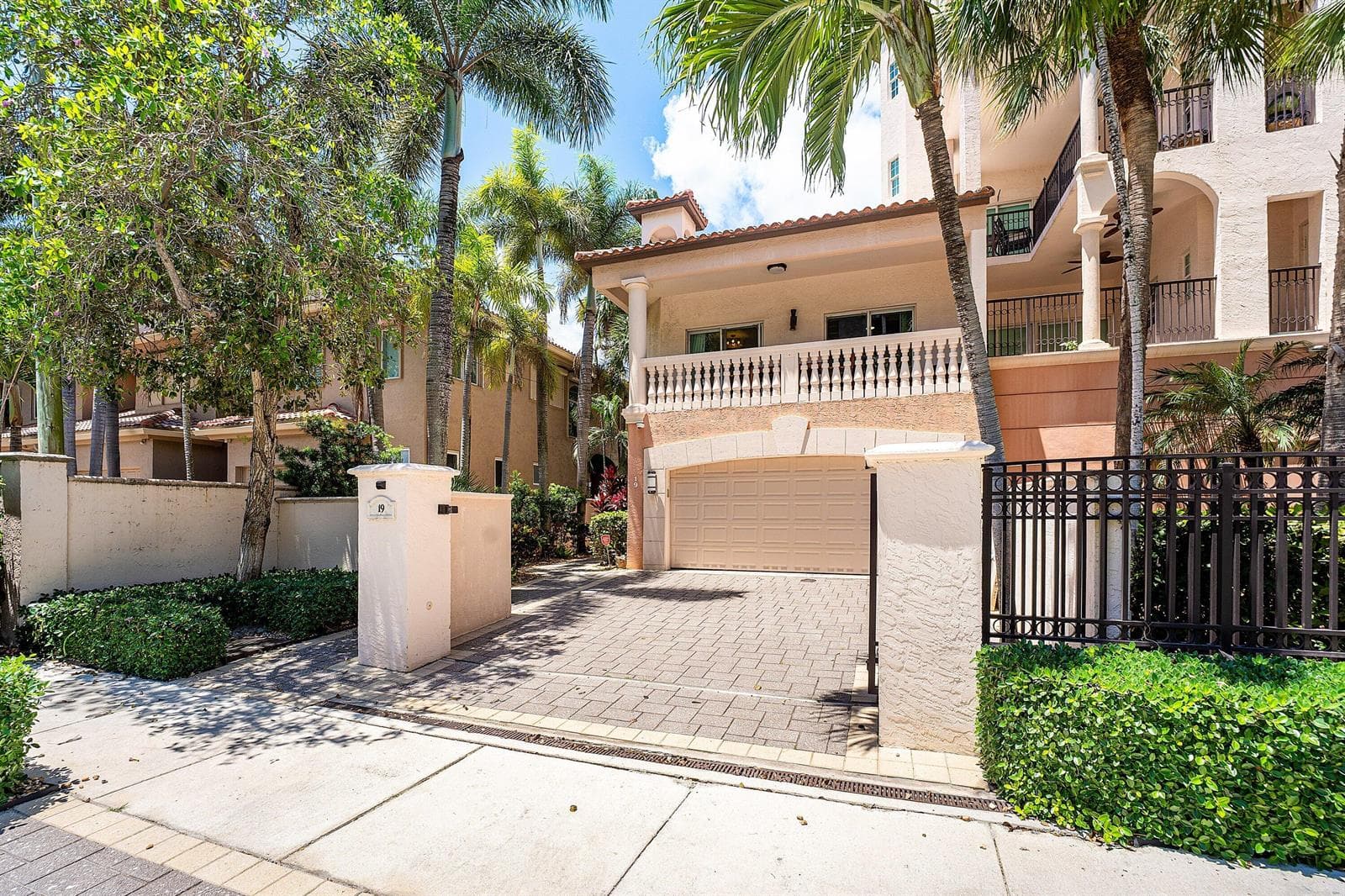 19 Hendricks Isle, Fort Lauderdale, FL 33301 photo 2