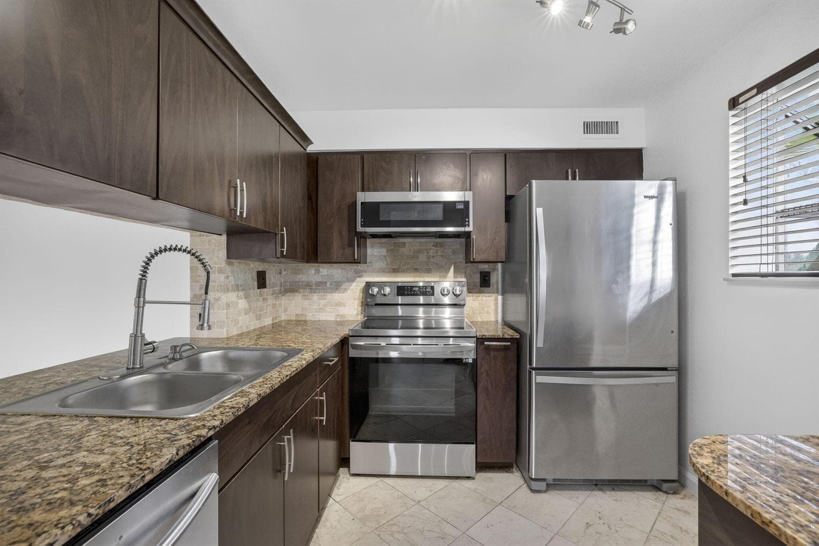 3041 N Oakland Forest Drive # 103, Oakland Park, FL 33309 photo 3