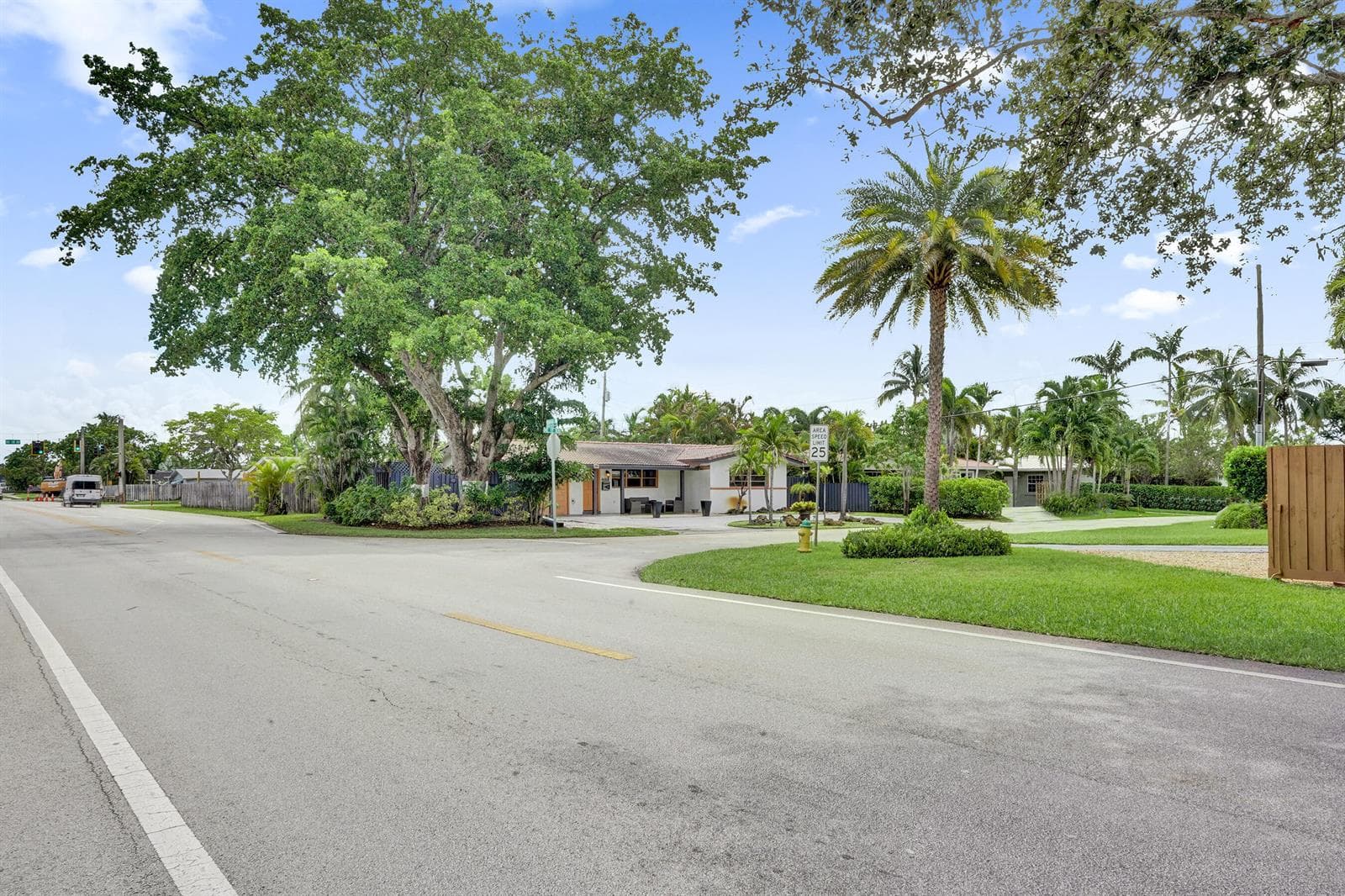 4460 NE 17th Terrace, Oakland Park, FL 33334 photo 2
