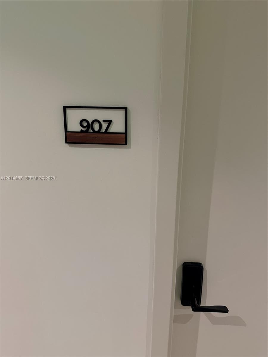 225 N Miami av # 907, Miami, FL 33128