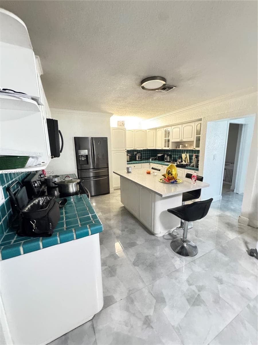 1314 W 77th St, Hialeah, FL 33014 photo 2