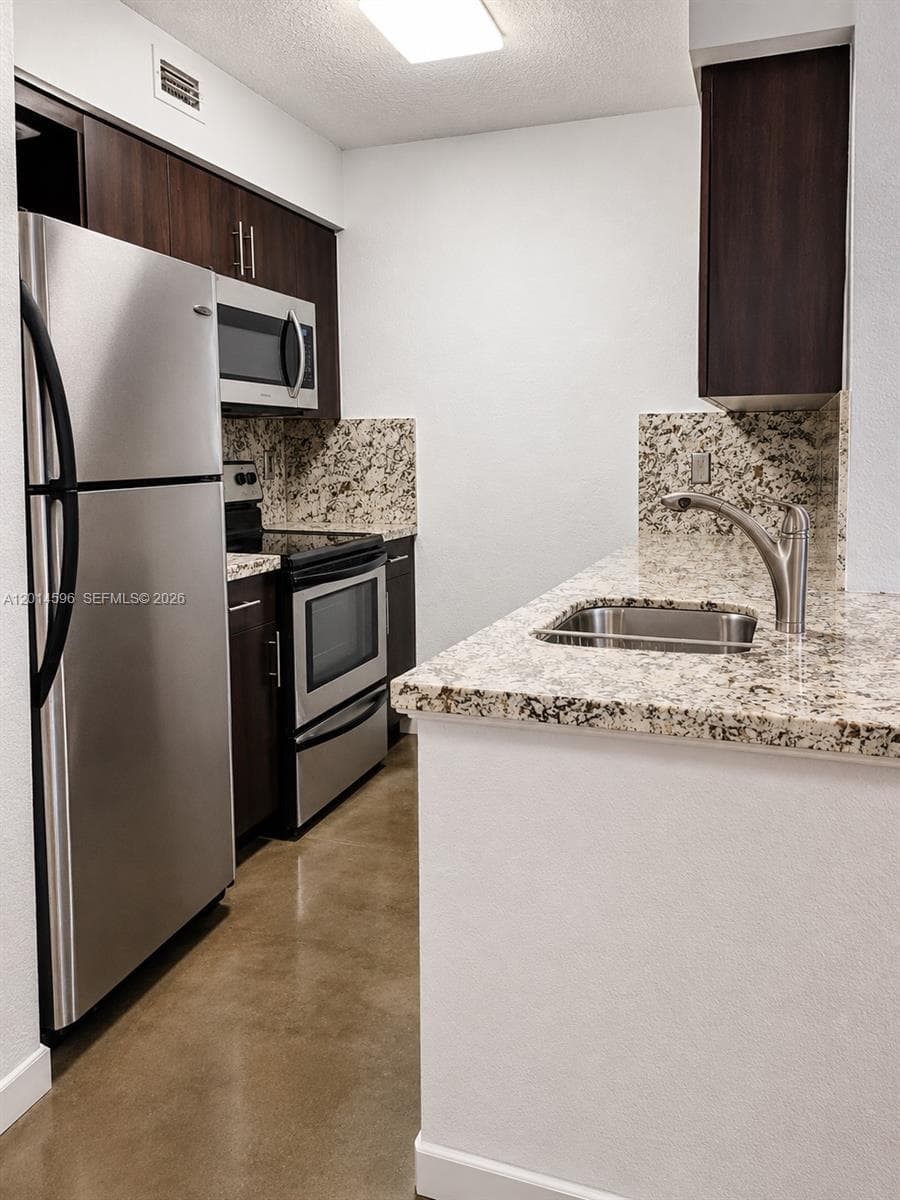 2890 N Oakland Forest Dr # 203, Oakland Park, FL 33309 photo 4