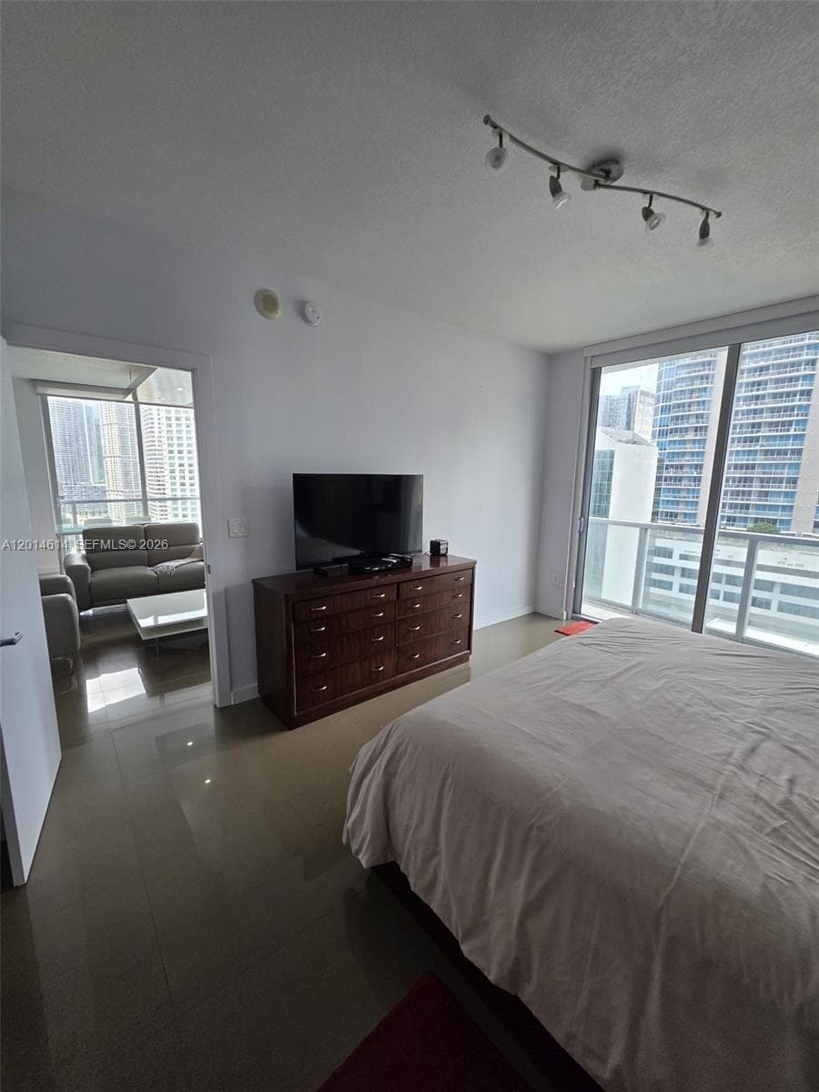 1060 Brickell Ave # 2201, Miami, FL 33131 photo 3