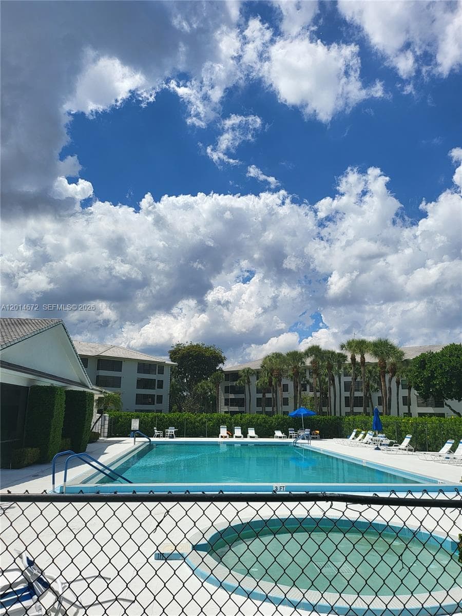 3640 Whitehall Dr # 406, West Palm Beach, FL 33401 photo 2