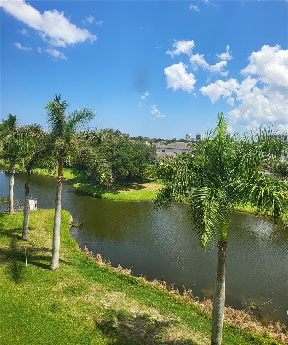 3640 Whitehall Dr # 406, West Palm Beach, FL 33401 photo 4