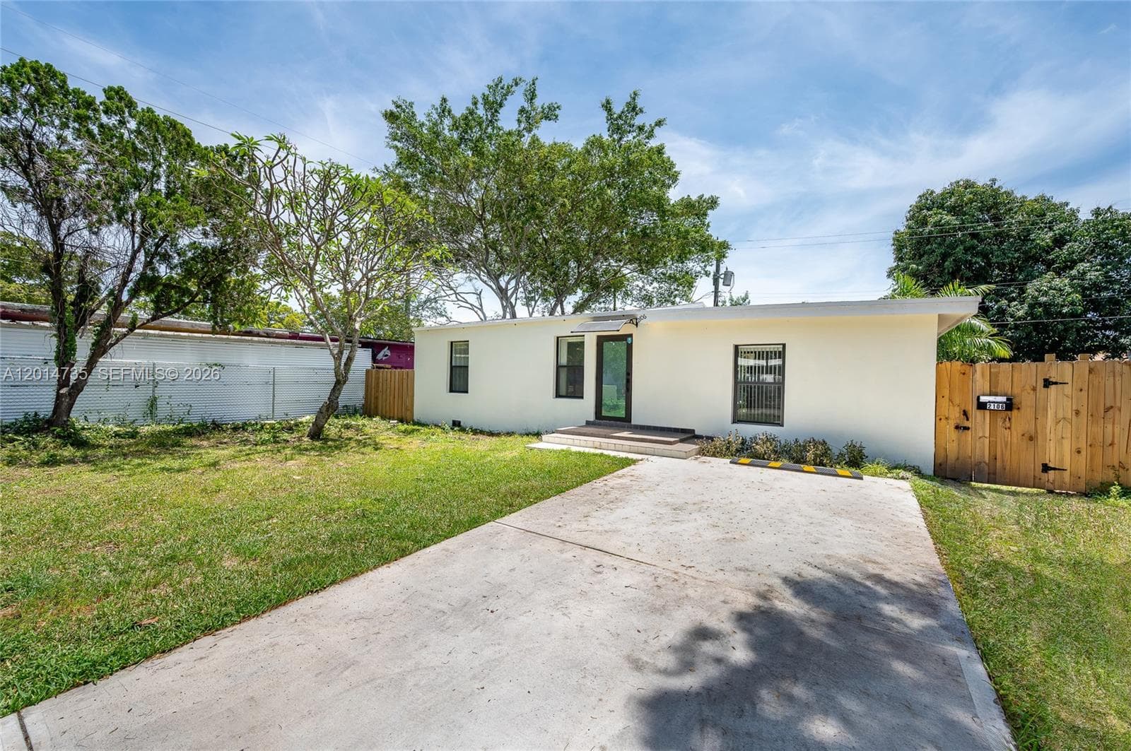 2106 Plunkett Ct, Hollywood, FL 33020 photo 2