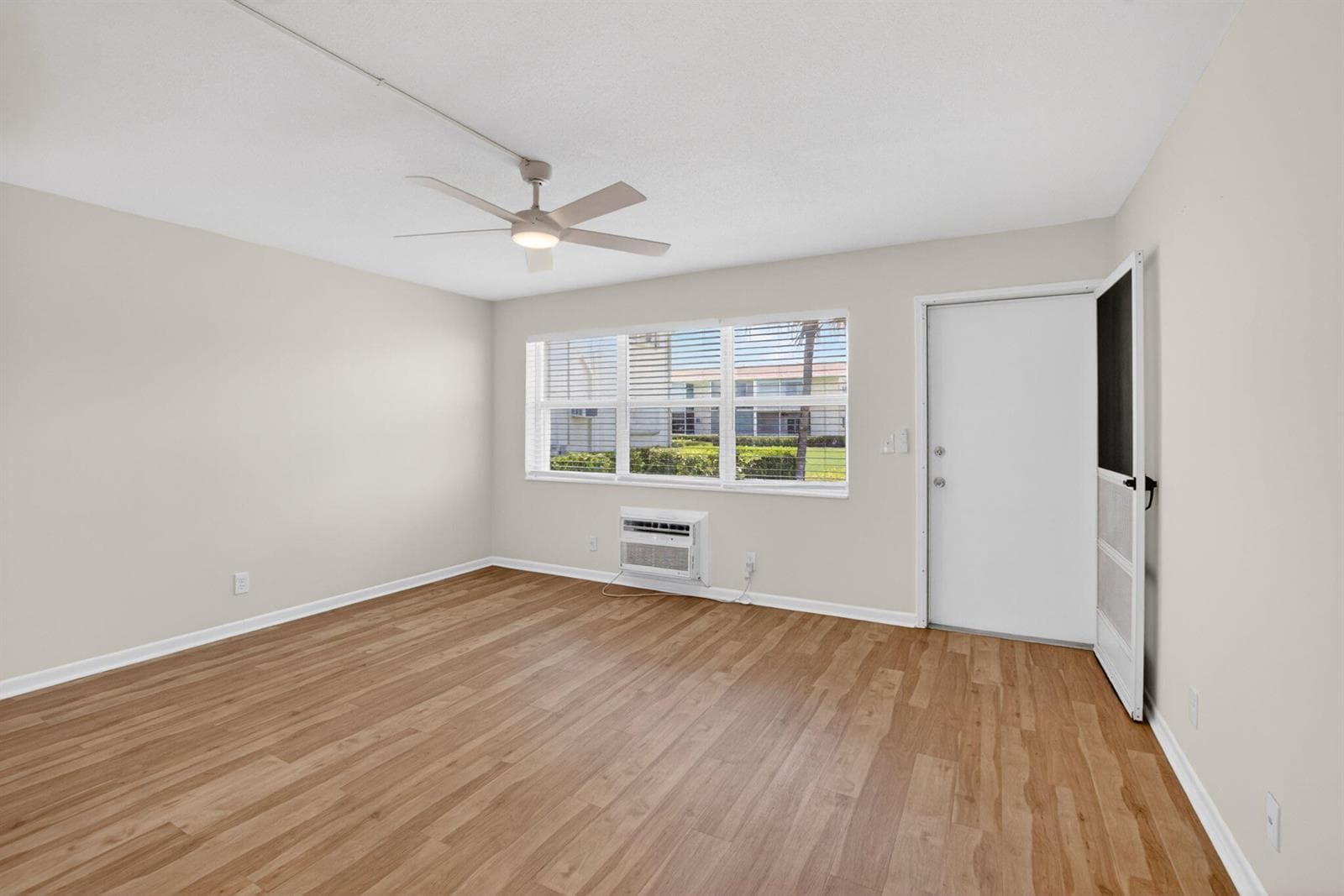 660 Horizon W # 107, Boynton Beach, FL 33435 photo 4