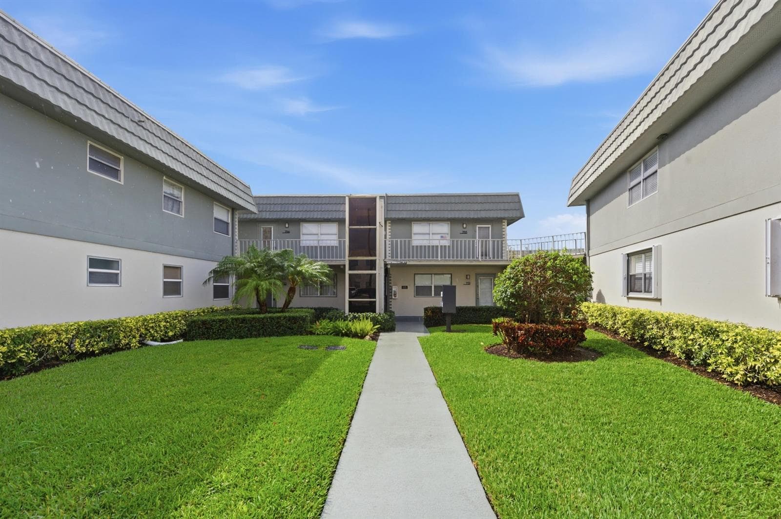 756 Flanders P, Delray Beach, FL 33484 photo 2