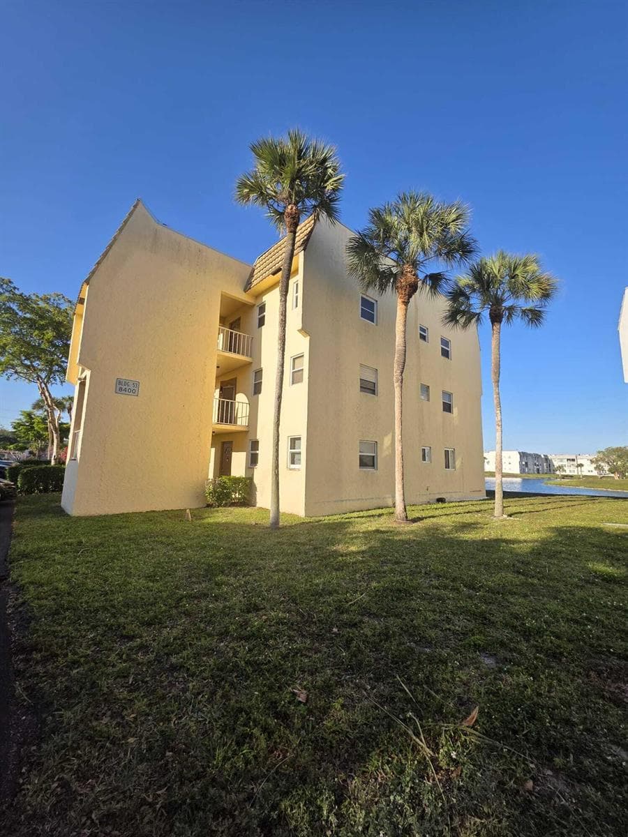 8400 Sunrise Lakes Boulevard # 107, Sunrise, FL 33322 photo 2