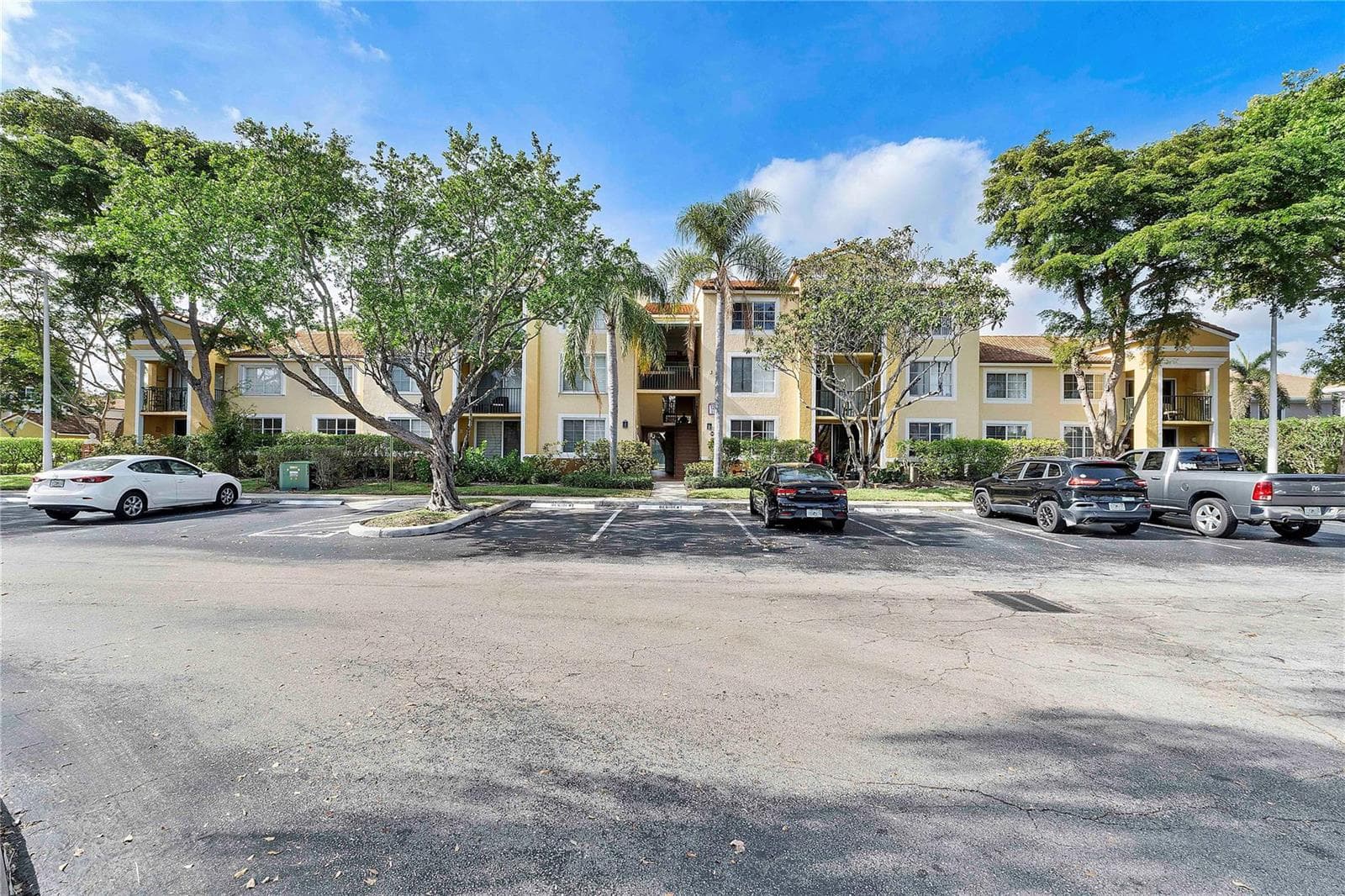 120 Yacht Club Way # 305, Hypoluxo, FL 33462 photo 2