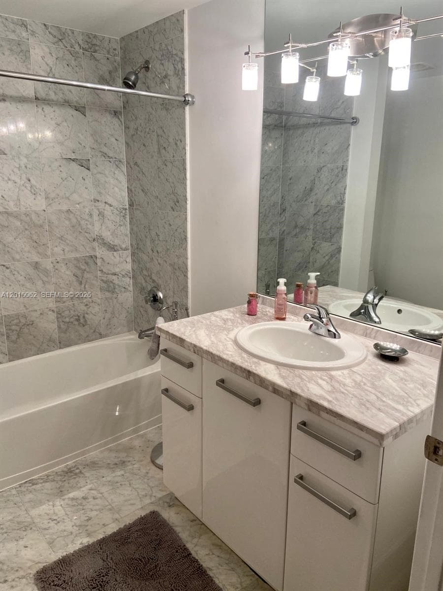 253 NE 2nd St # 312, Miami, FL 33132 photo 3