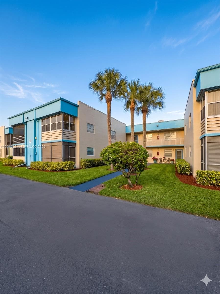 416 Burgundy I # I, Delray Beach, FL 33484 photo 3