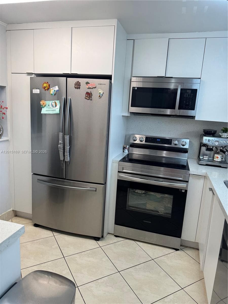 9580 Sunrise Lakes Blvd # 211, Sunrise, FL 33322 photo 3