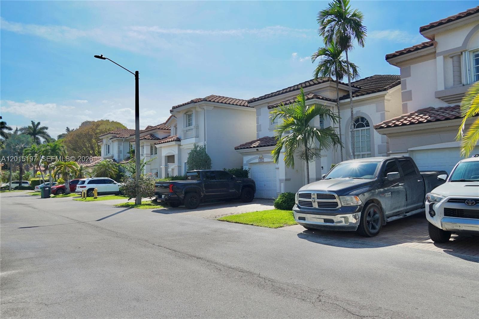 10913 NW 67th St, Doral, FL 33178 photo 2