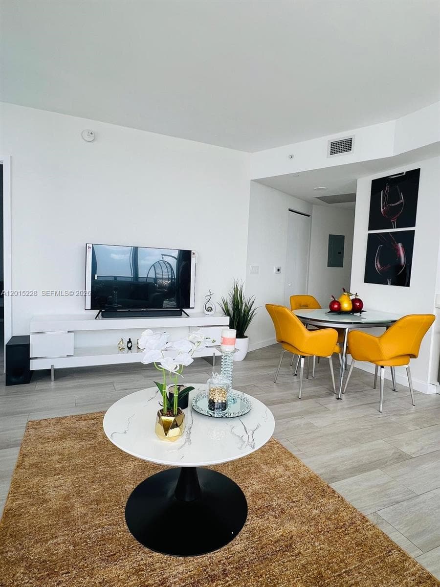 55 SW 9th St # 3308, Miami, FL 33130 photo 3