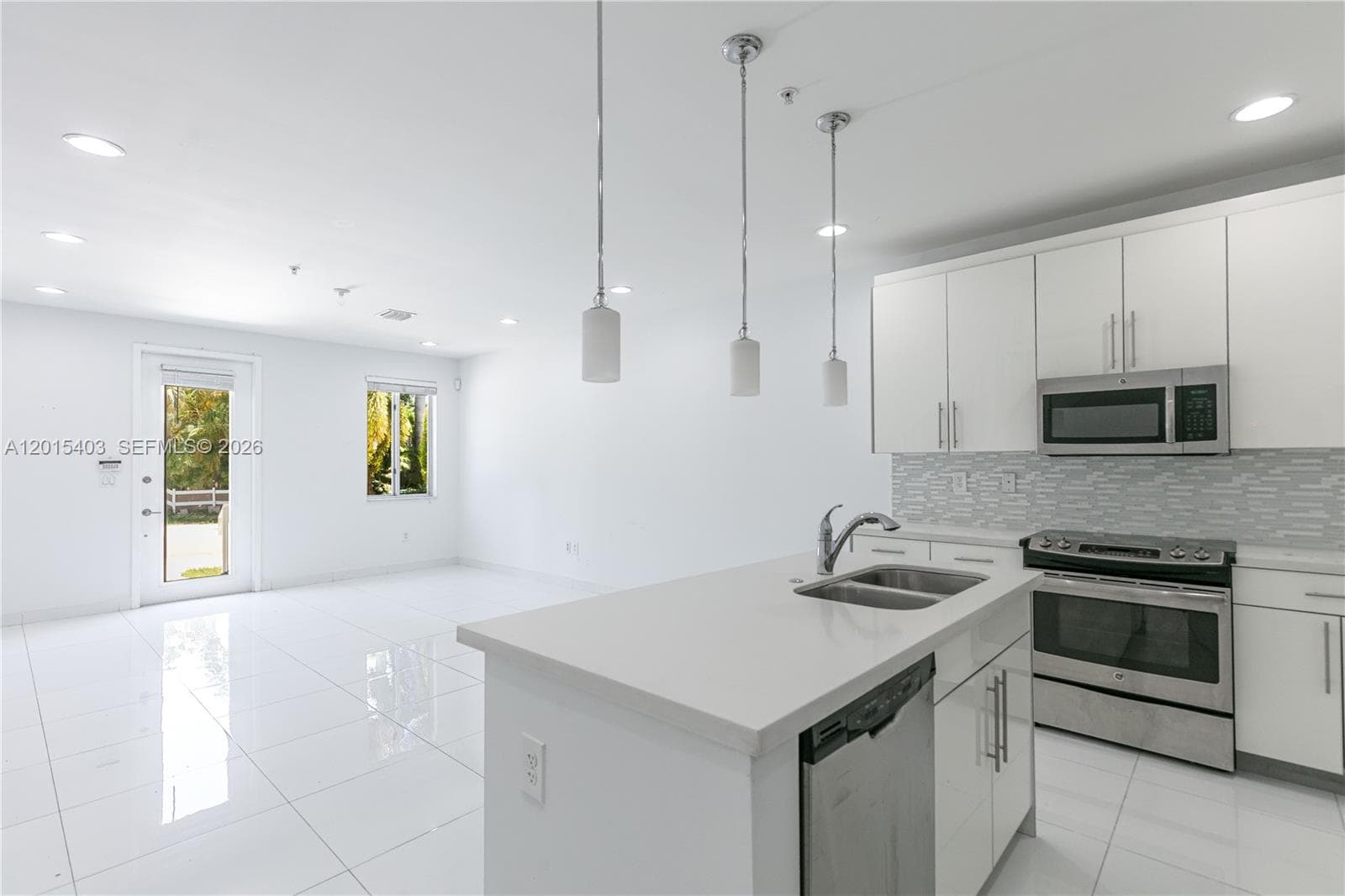 2610 NE 213th St # 103, Miami, FL 33180 photo 2
