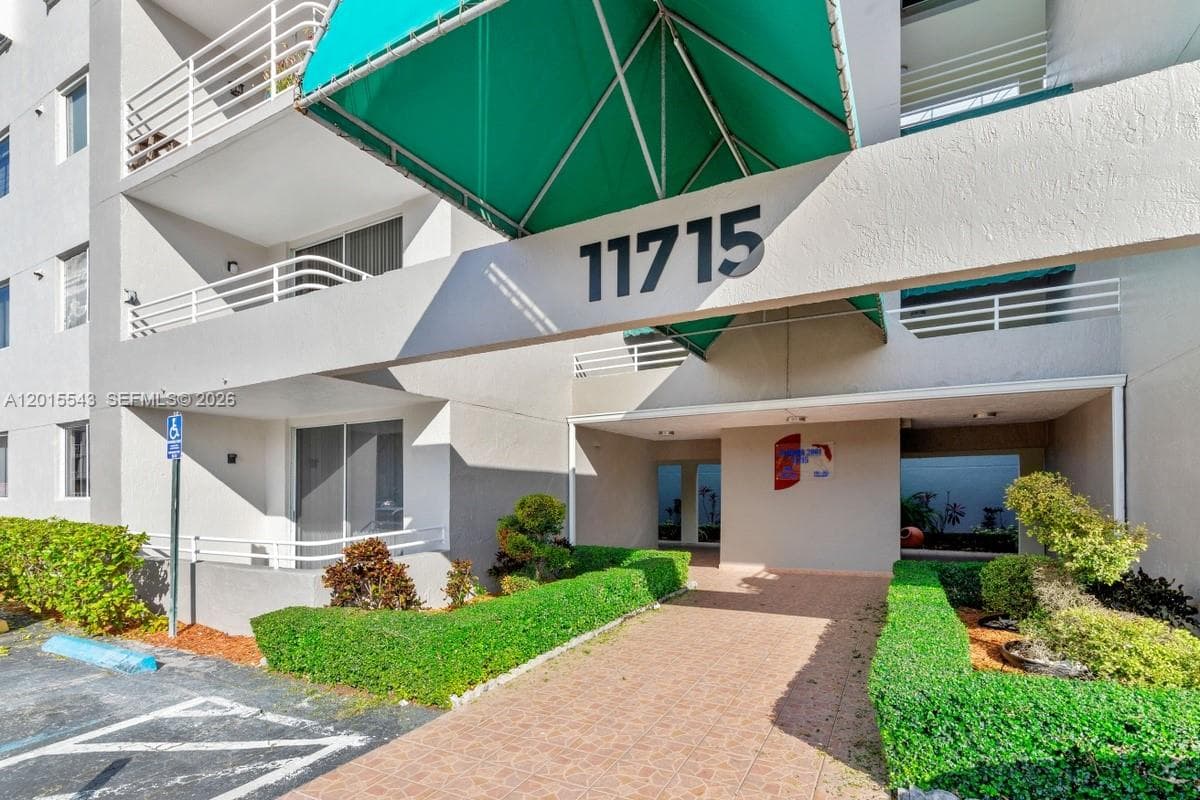 11715 SW 18th St # 410, Miami, FL 33175