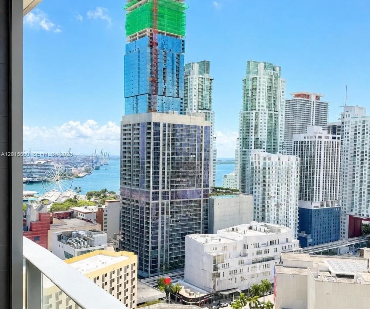 121 NE 5th St # 2705, Miami, FL 33132 photo 3