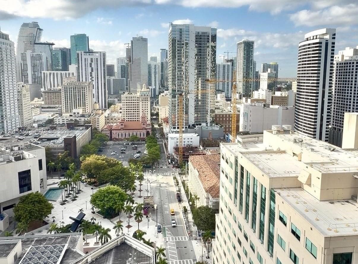 121 NE 5th St # 2705, Miami, FL 33132 photo 4
