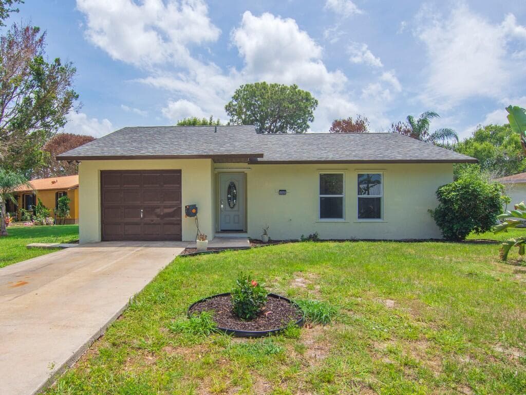 4065 46th Lane, Vero Beach, FL 32967 photo 2