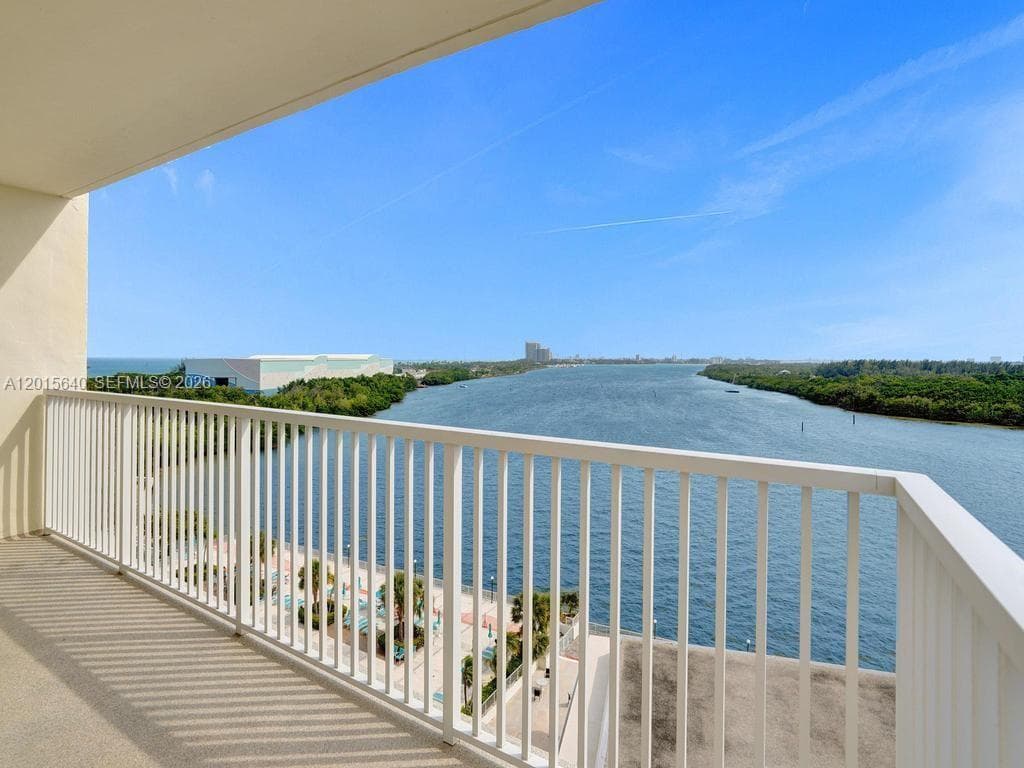 300 Bayview Dr # 906, Sunny Isles Beach, FL 33160 photo 3