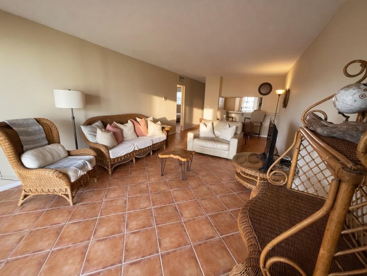 1430 S Lakeside Drive # 22, FL 33460 photo 2