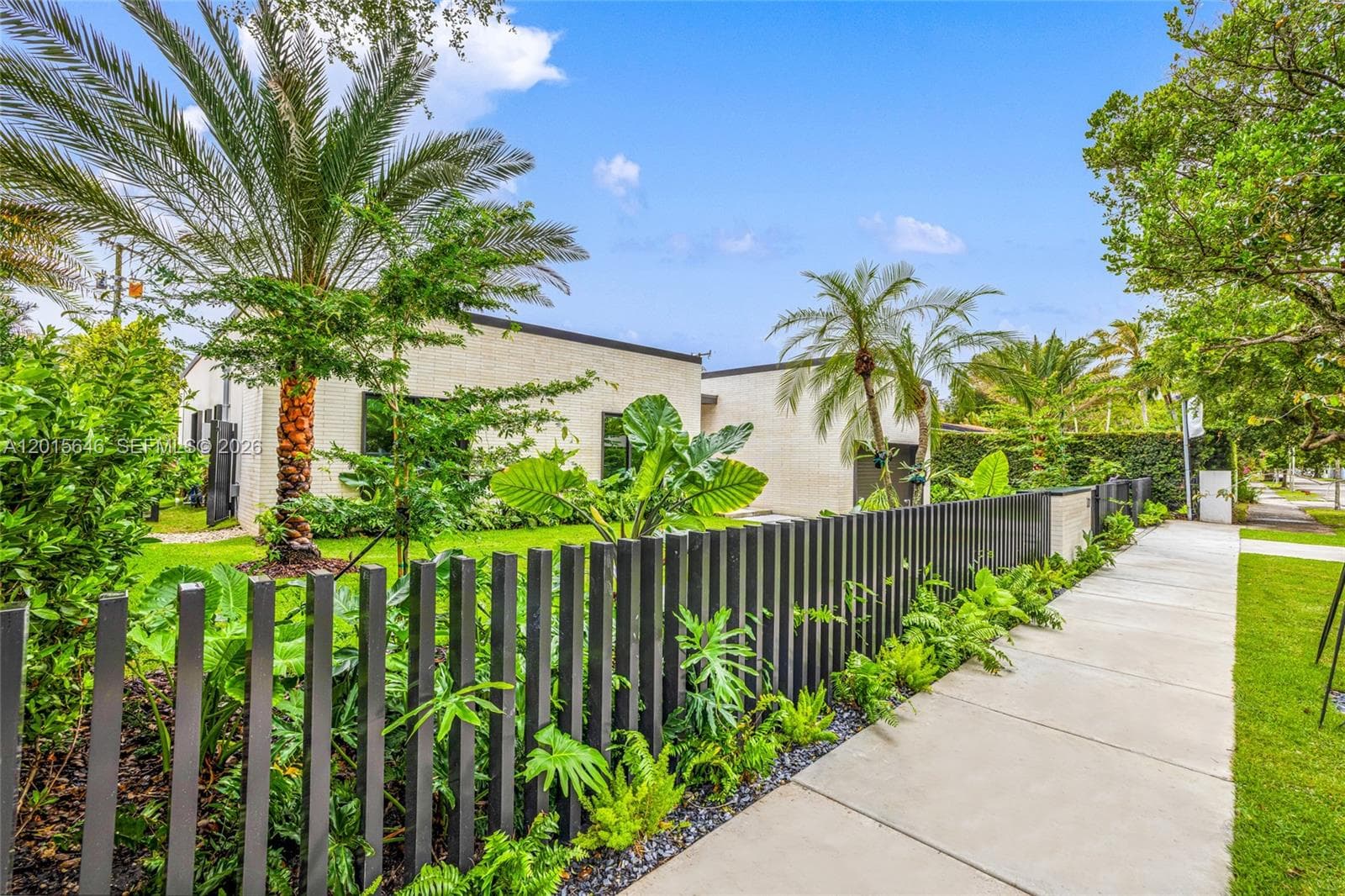 72 W Shore Dr W, Miami, FL 33133 photo 5