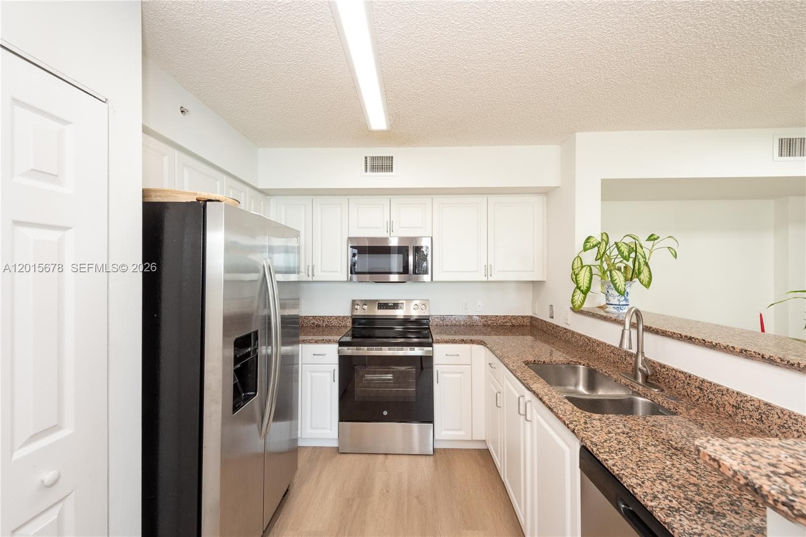 1155 Brickell Bay Dr # 609, Miami, FL 33131 photo 3