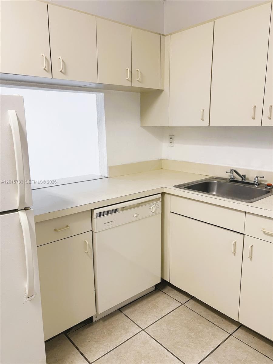 10900 SW 104th St # 315, Miami, FL 33176 photo 2