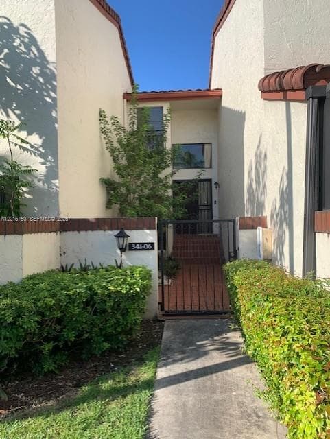 341 Ives Dairy Rd # 341-06, Miami, FL 33179 photo 2