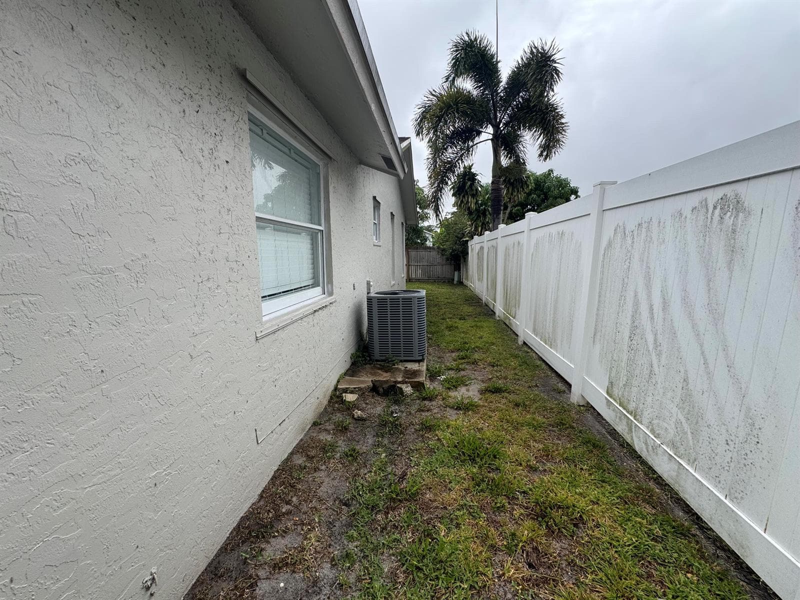 589 Cashiers Drive, West Palm Beach, FL 33413 photo 4