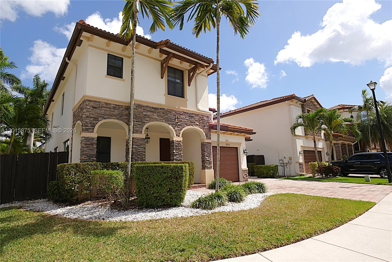 8925 NW 99th Ave, Doral, FL 33178 photo 2