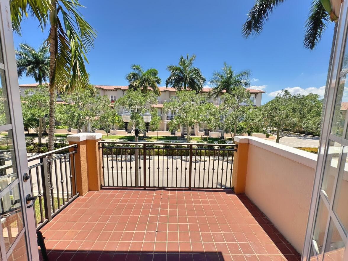 474 SW 147th Avenue, Pembroke Pines, FL 33027 photo 3