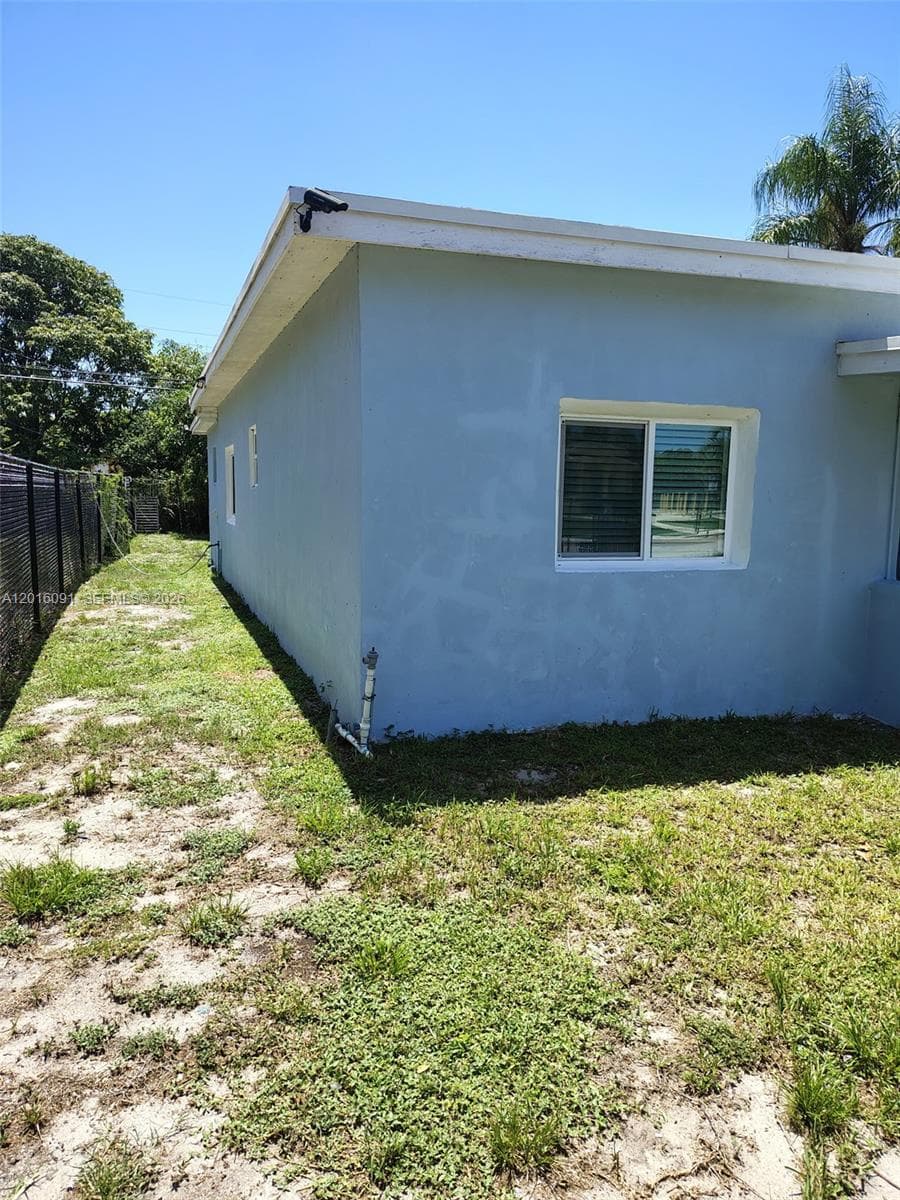 311 NW 28th Way, Fort Lauderdale, FL 33311 photo 4