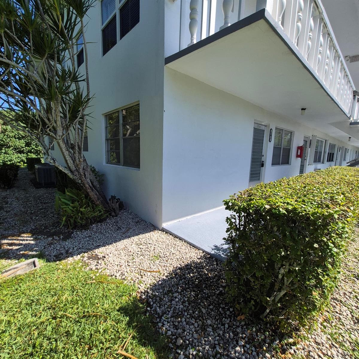101 Northampton F, West Palm Beach, FL 33417 photo 2